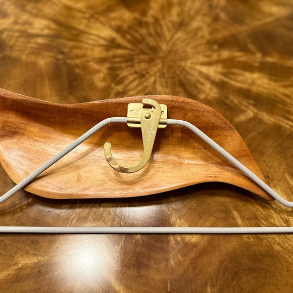 Chic Louis Vuitton hanger for men, women, and especially for vacation travel. - Picture 4 of 5